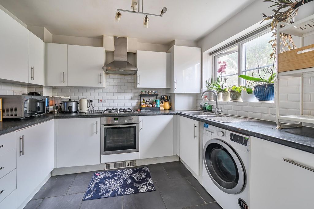 Property photo 2 of 14 1374994-7-6904Da4B7Be78.Jpg