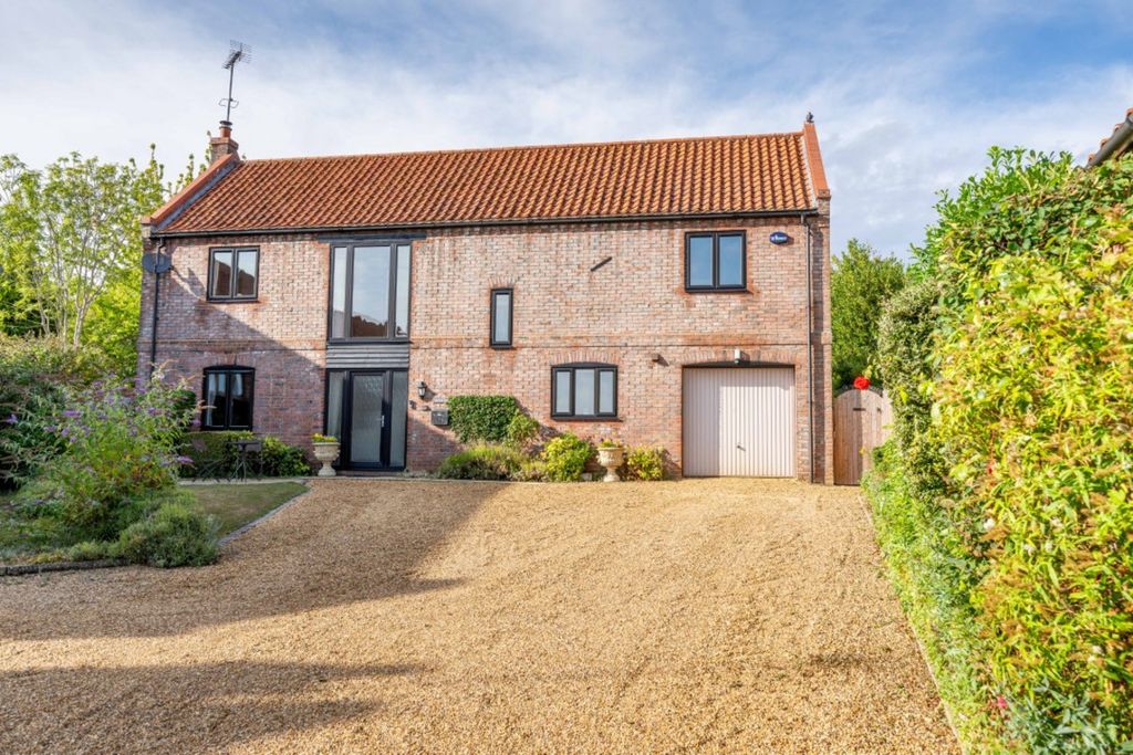 Property photo 1 of 32