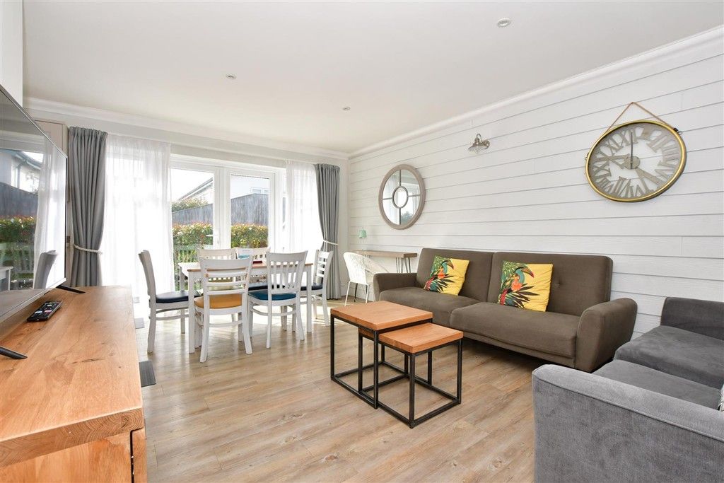 Property photo 2 of 10 Lounge/ Dining Area