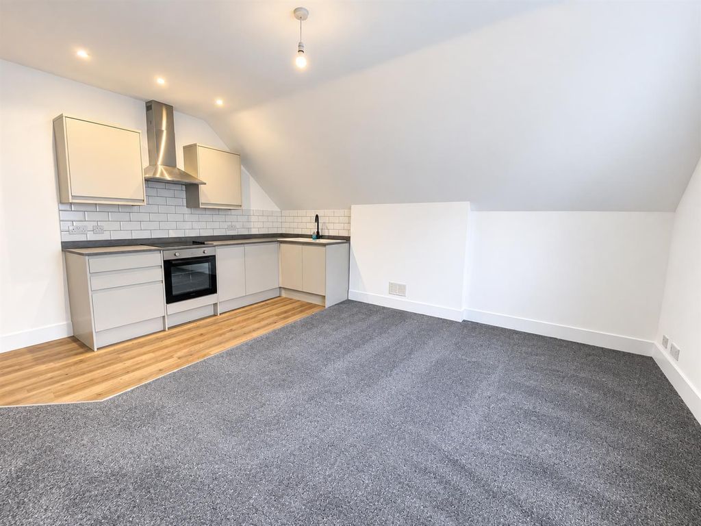 Property photo 3 of 9 F7E3Df45-1Ca0-46c3-877B-Dde1F028904E.Png