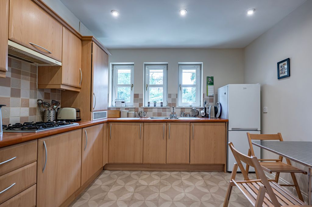 Property photo 3 of 32