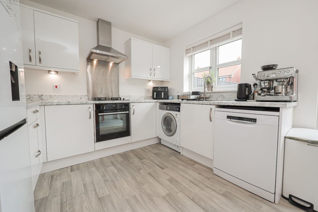 Property photo 2 of 18 5023622