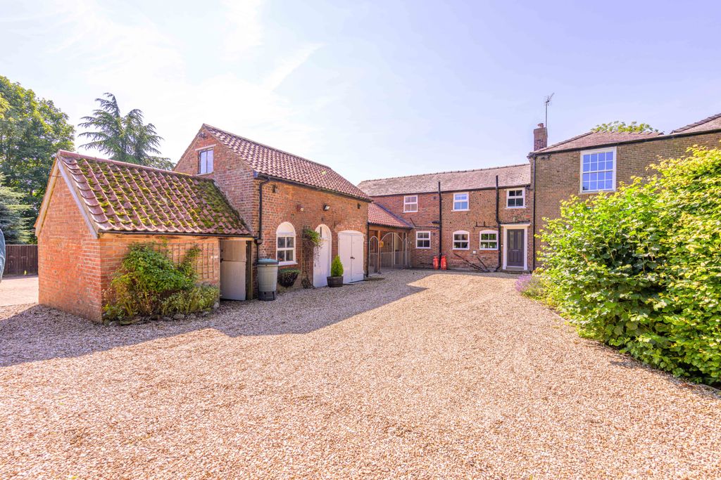 Property photo 3 of 52