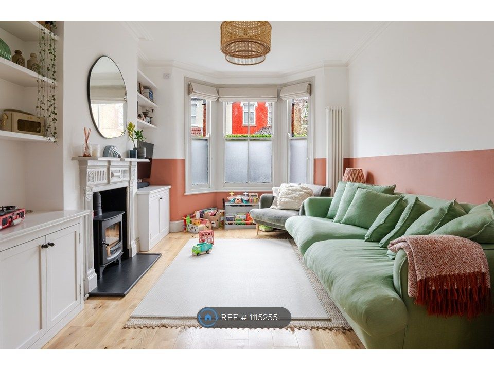 Property photo 1 of 18 Living Room