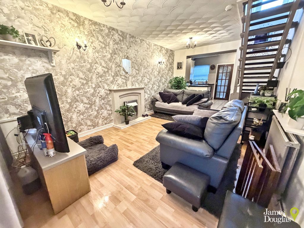 Property photo 3 of 16 Livdin1