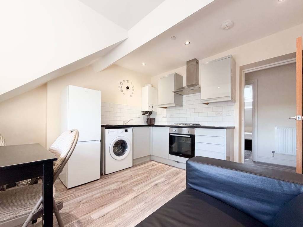 Property photo 2 of 6 5Eefe045-2Fa8-4E70-A88d-B1c3870517E6