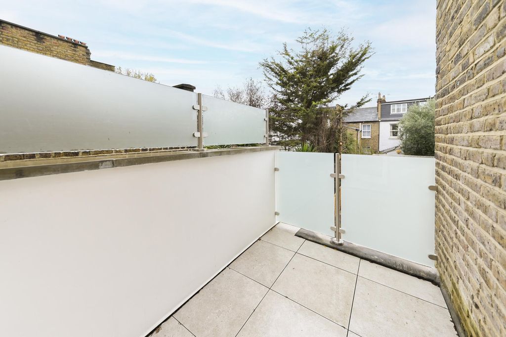 Property photo 2 of 9 Balcony