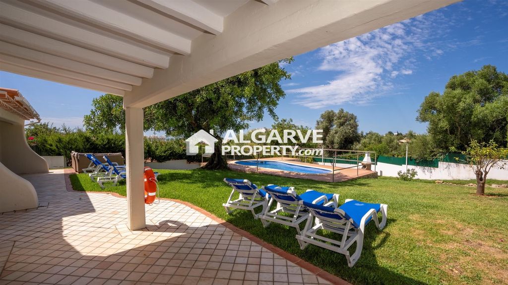 Property photo 1 of 33 Four Bedroom Villa In Albufeira