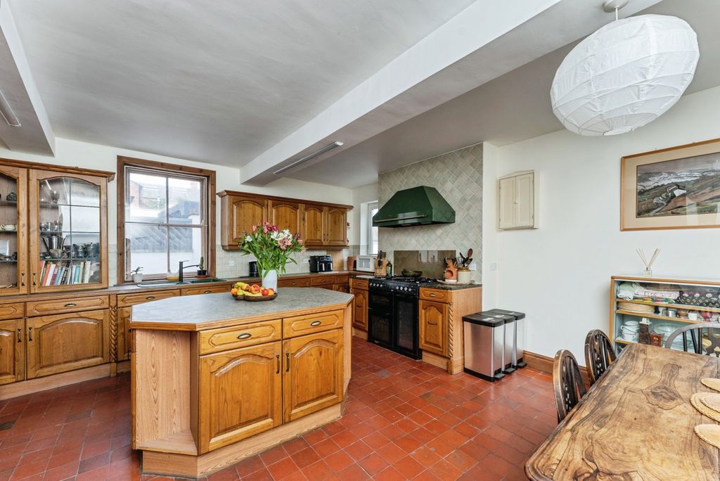 Property photo 2 of 34 Pbox-Img.Jpg