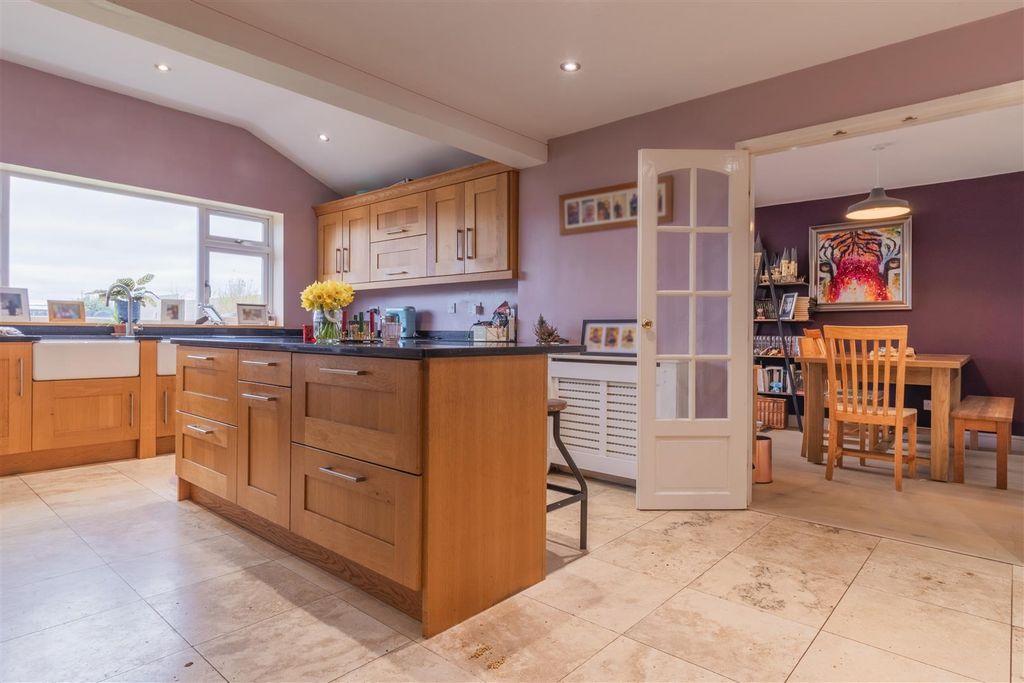 Property photo 3 of 26