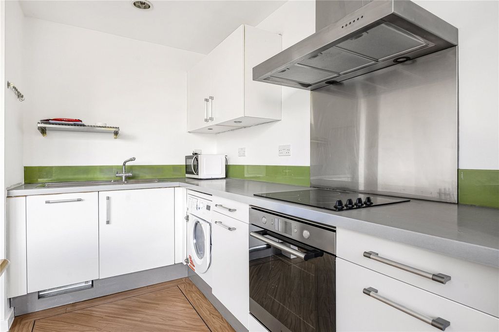 Property photo 3 of 17 Kitchen