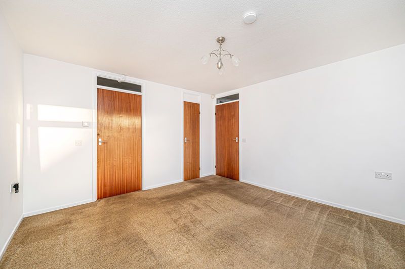 Property photo 3 of 21 Lounge