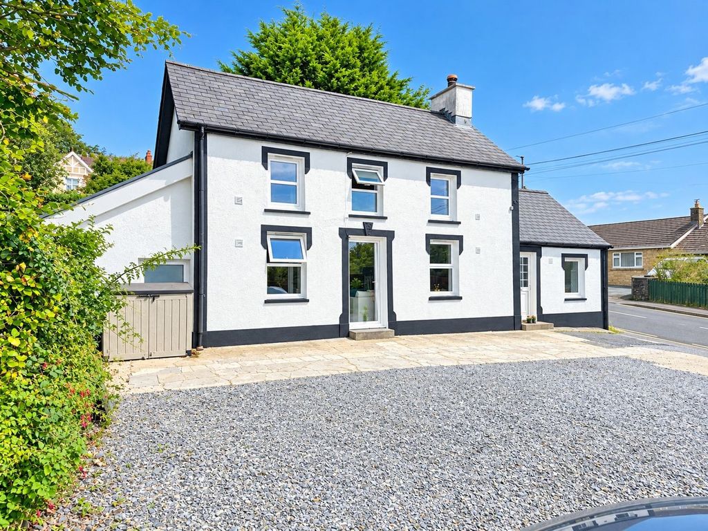 Property photo 2 of 35