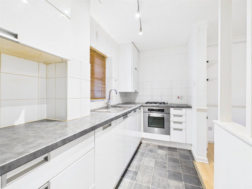 Property photo 2 of 6 Picture No. 11