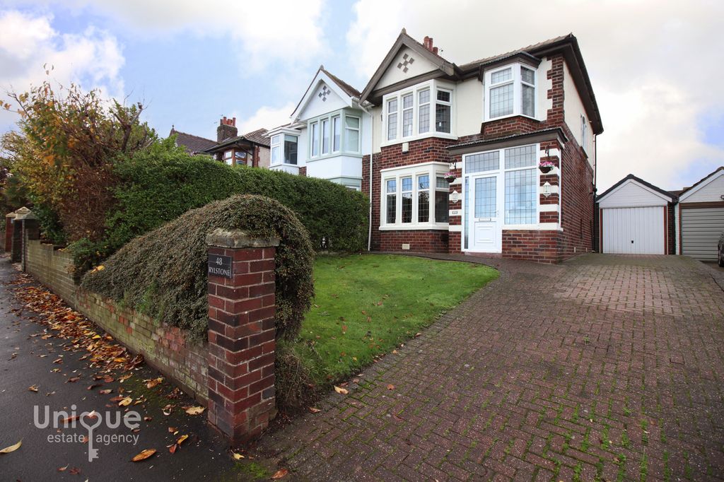 Property photo 1 of 28