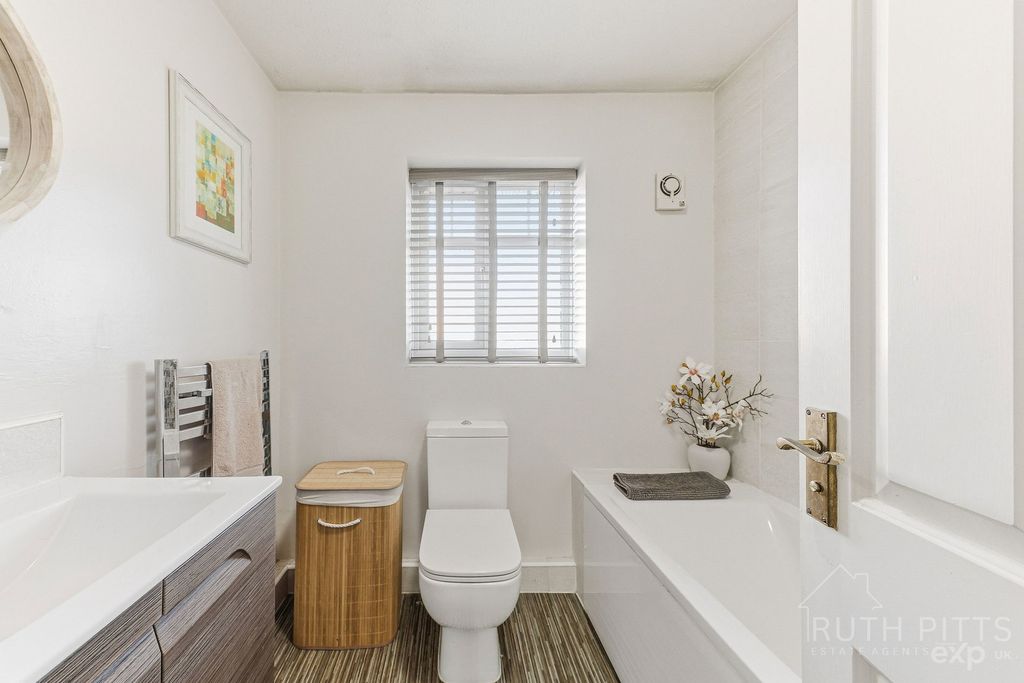 Additional image 20 of 4 bed detached house for saleGreenbank Close, Castleford WF10