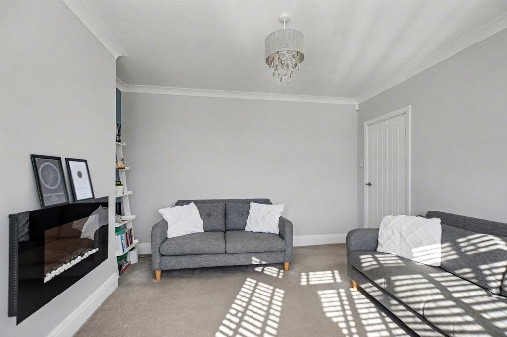 Property photo 3 of 23 Lounge_2.Jpeg