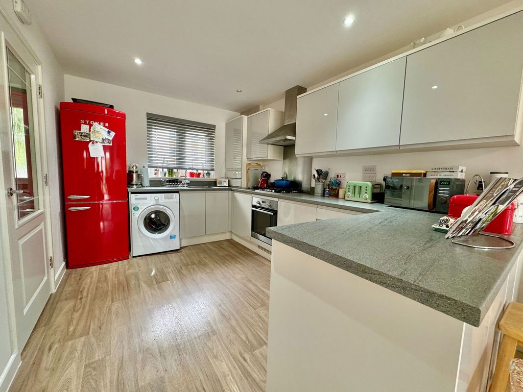 Property photo 2 of 18
