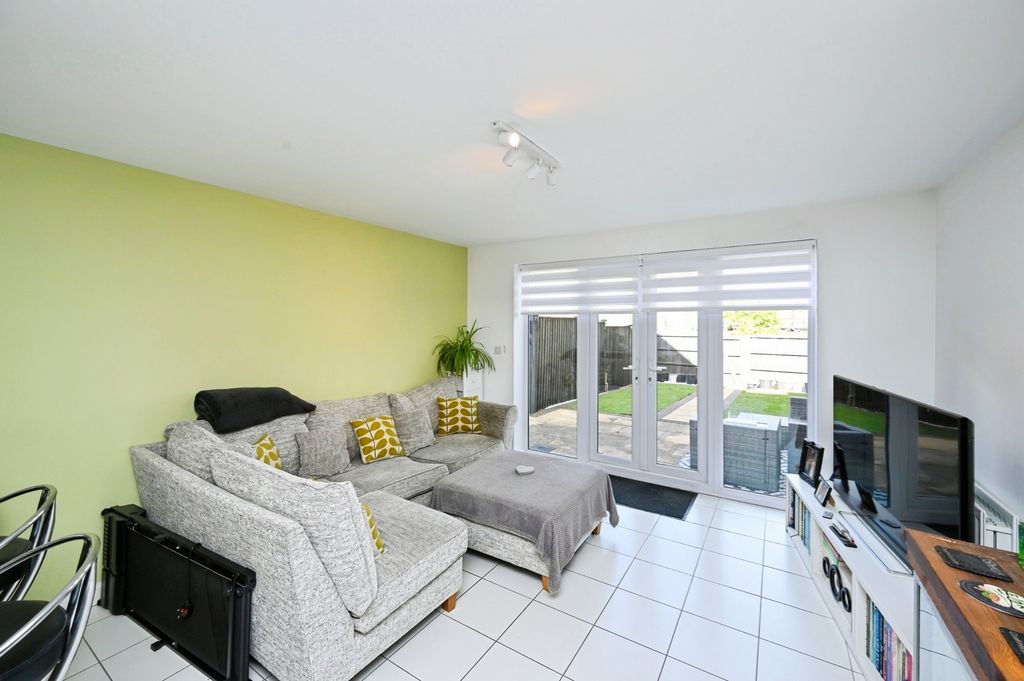 Property photo 3 of 18 Living Areas