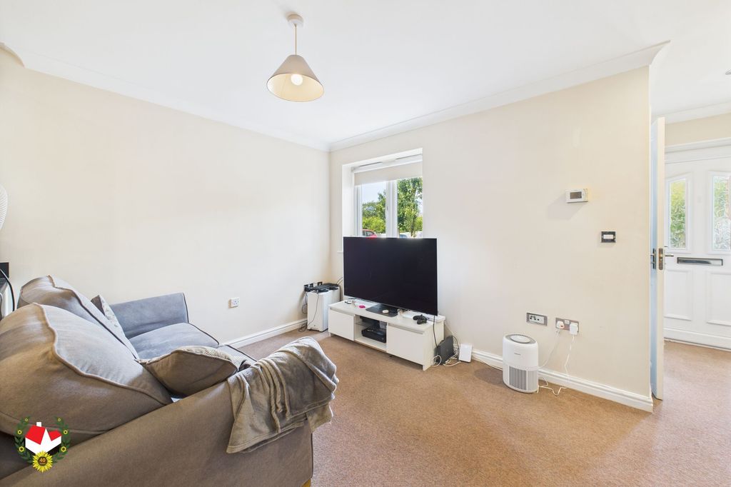 Property photo 2 of 9