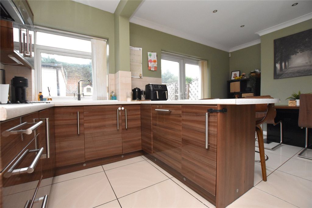 Property photo 2 of 16 Picture No. 17