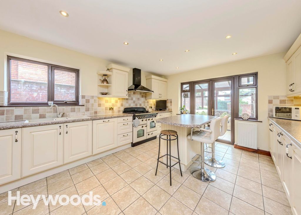 Property photo 2 of 48