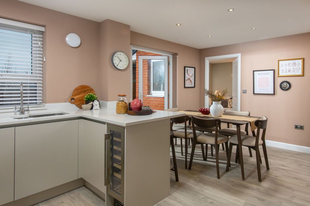 Property photo 3 of 10 Kitchen 2