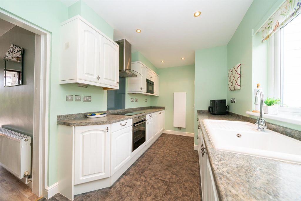 Property photo 3 of 28 Kitchen