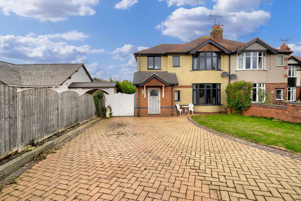 Property photo 1 of 32