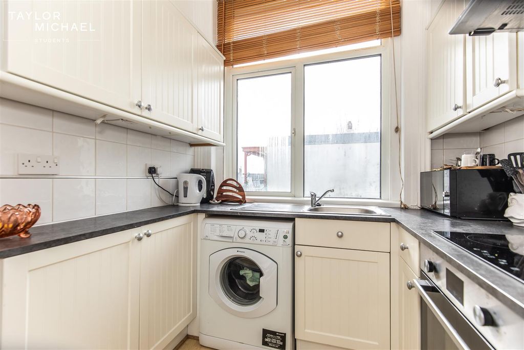 Property photo 2 of 14 Kitchen