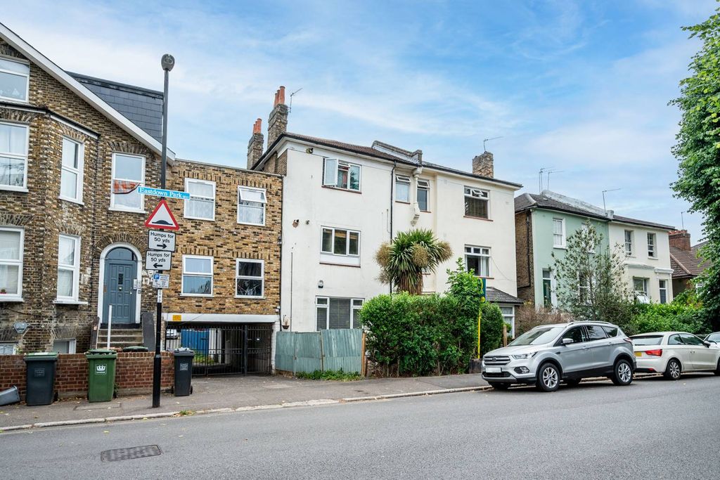 Property photo 2 of 10