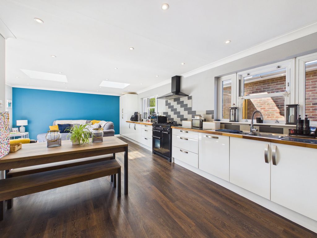 Property photo 3 of 31