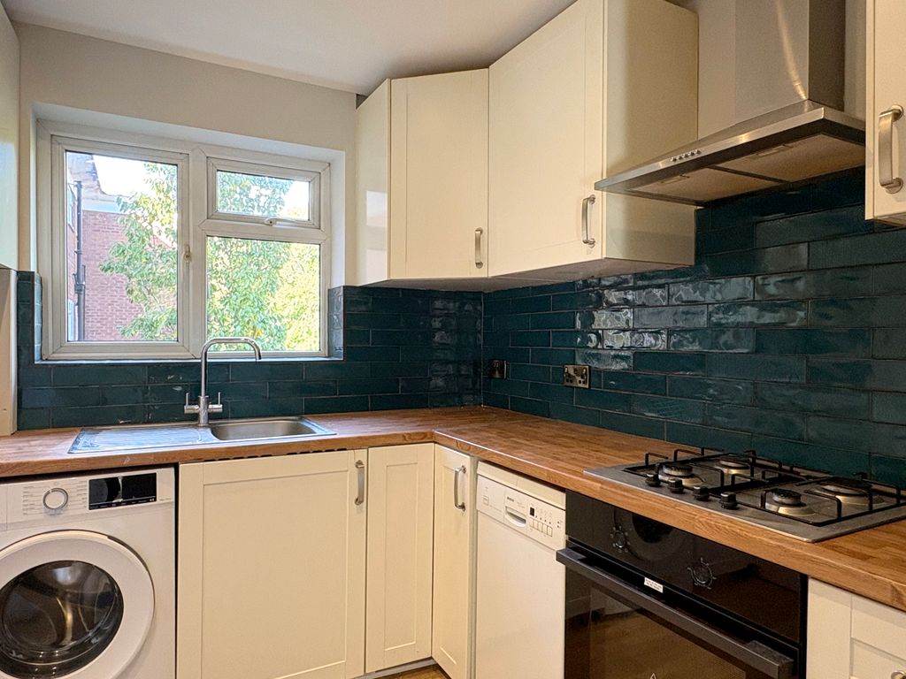 Property photo 2 of 10 Image00016