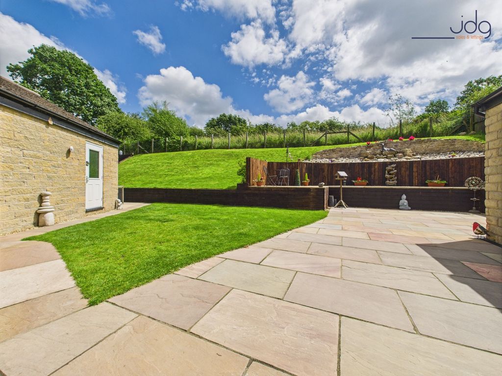 Property photo 2 of 23 Extensive Rear Garden