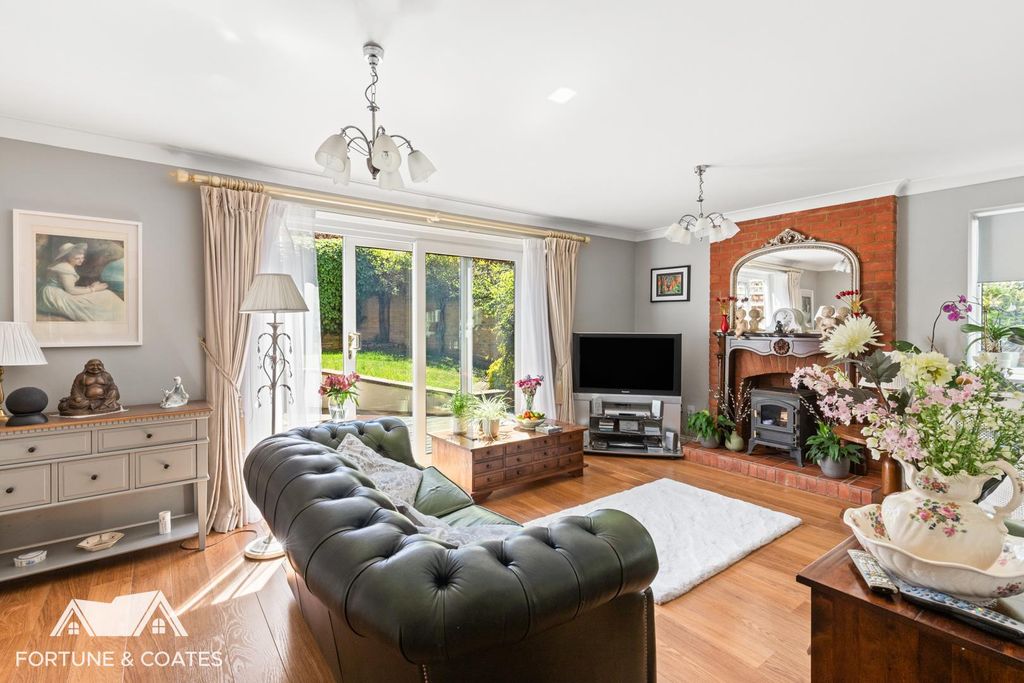 Property photo 3 of 24 Thecornerhouse_26.Jpg