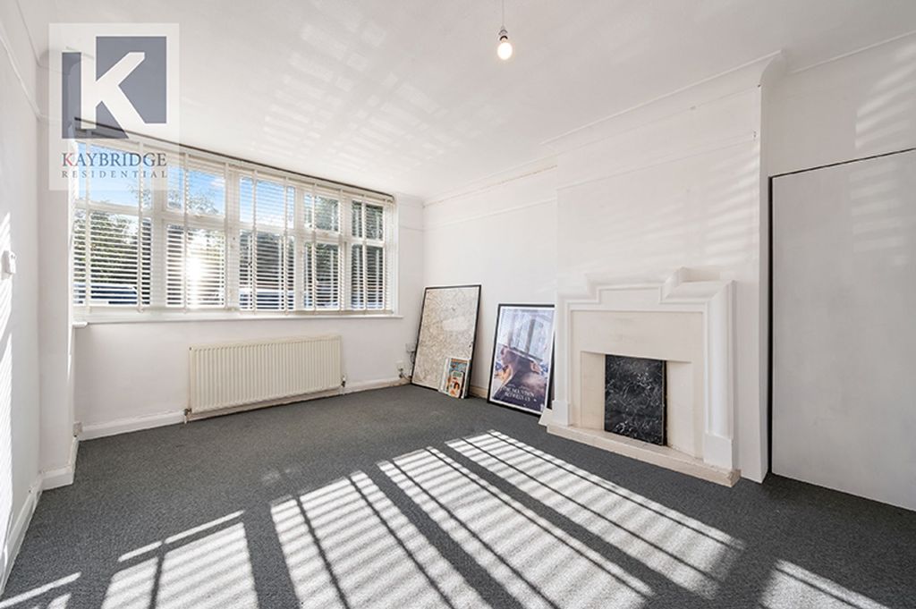 Property photo 2 of 15 Ewell By Pass, Epsom