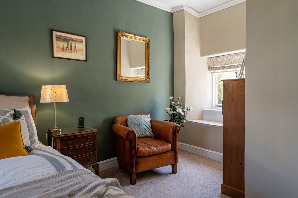 Property photo 2 of 40