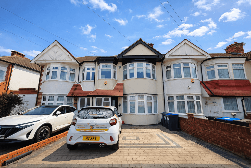 Property photo 1 of 25 Beautiful Three Bedroom Family Home In Palmers Green