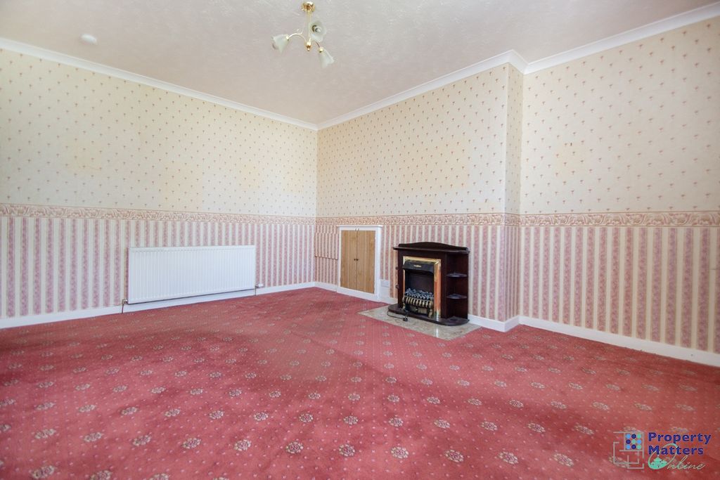 Property photo 3 of 14 Lounge