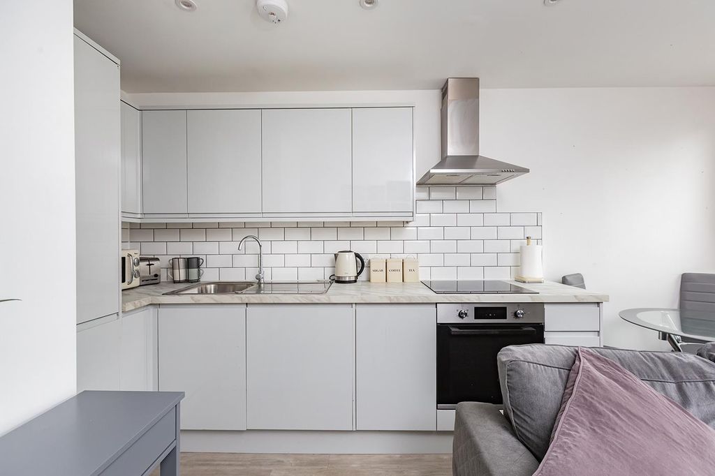 Property photo 3 of 13 8 Manor Gardens-Lr3.Jpg