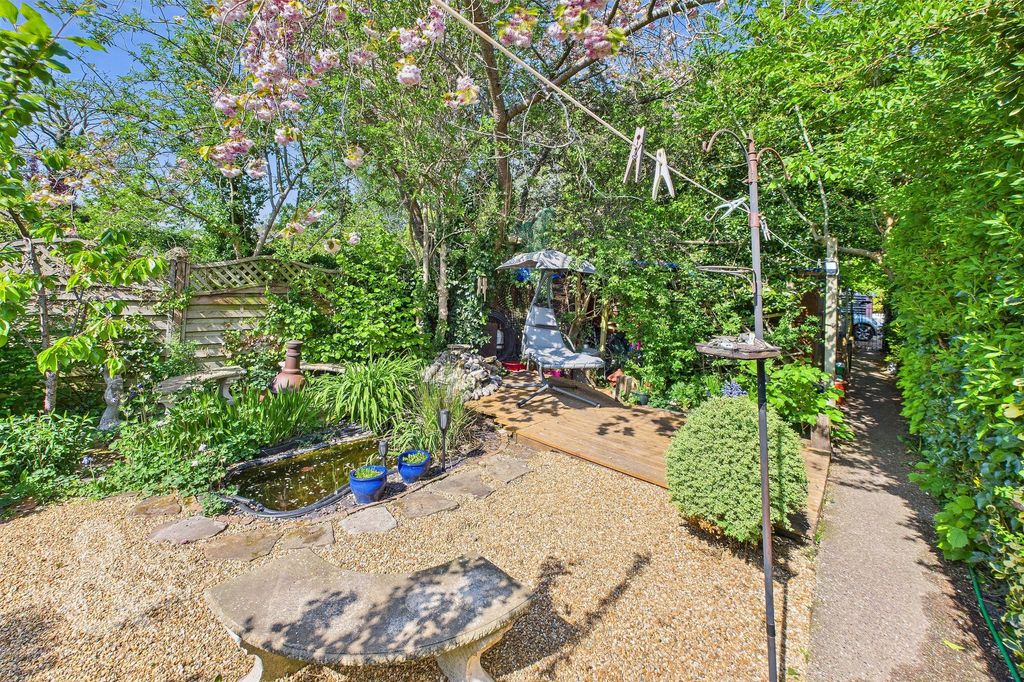 Property photo 3 of 35