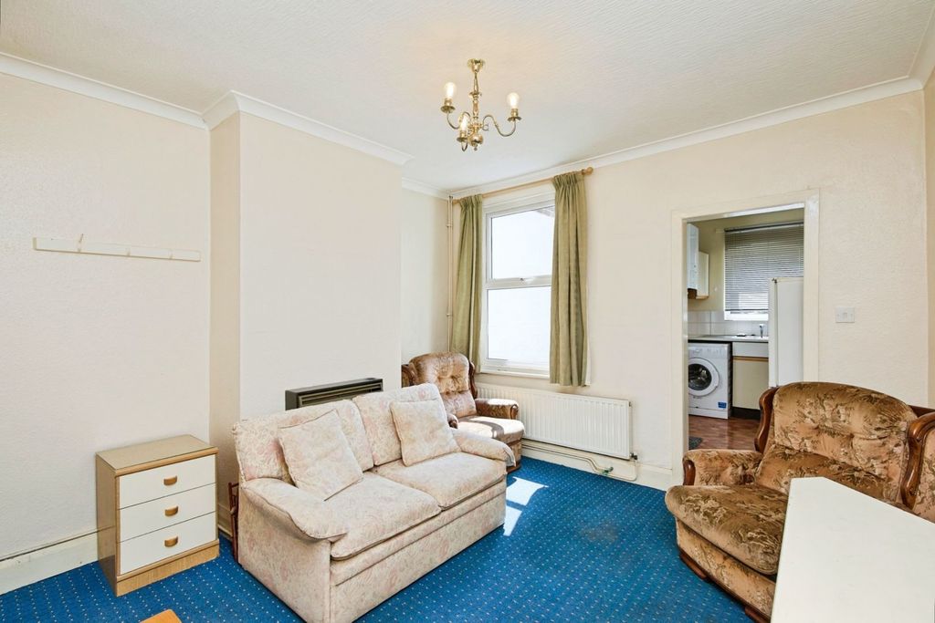 Property photo 3 of 9