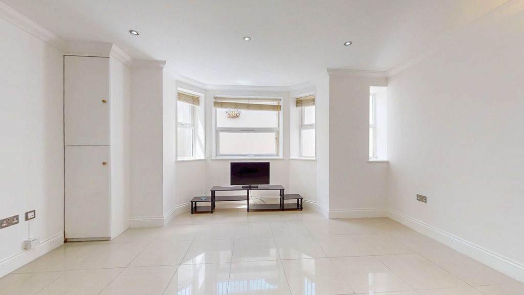 Property photo 2 of 35