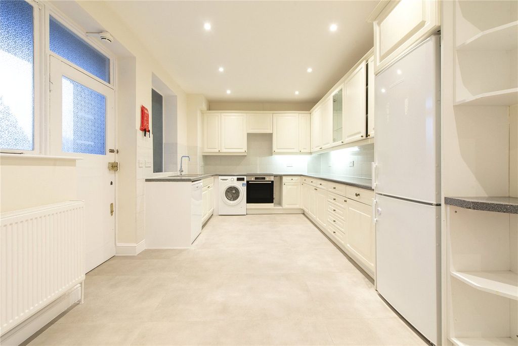 Property photo 2 of 15 Picture No. 13