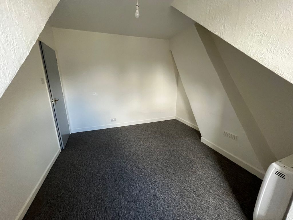 Property photo 3 of 8 Living Room