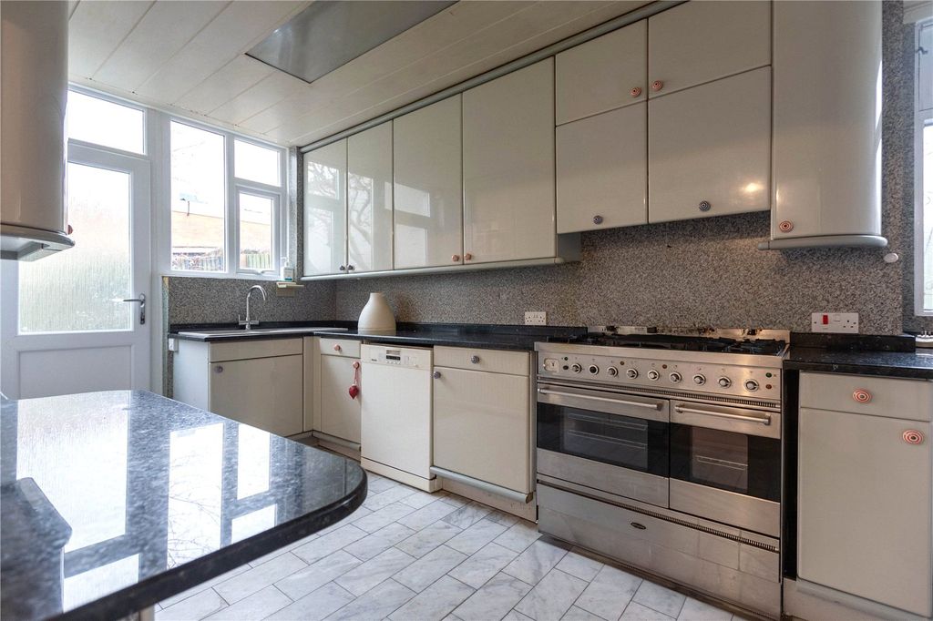 Property photo 2 of 15 Picture No. 04