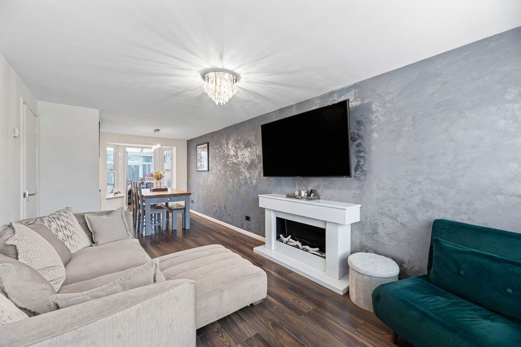 Property photo 2 of 15 Lounge