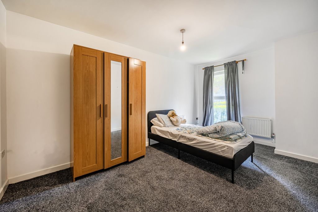 Property photo 3 of 20 Bedroom