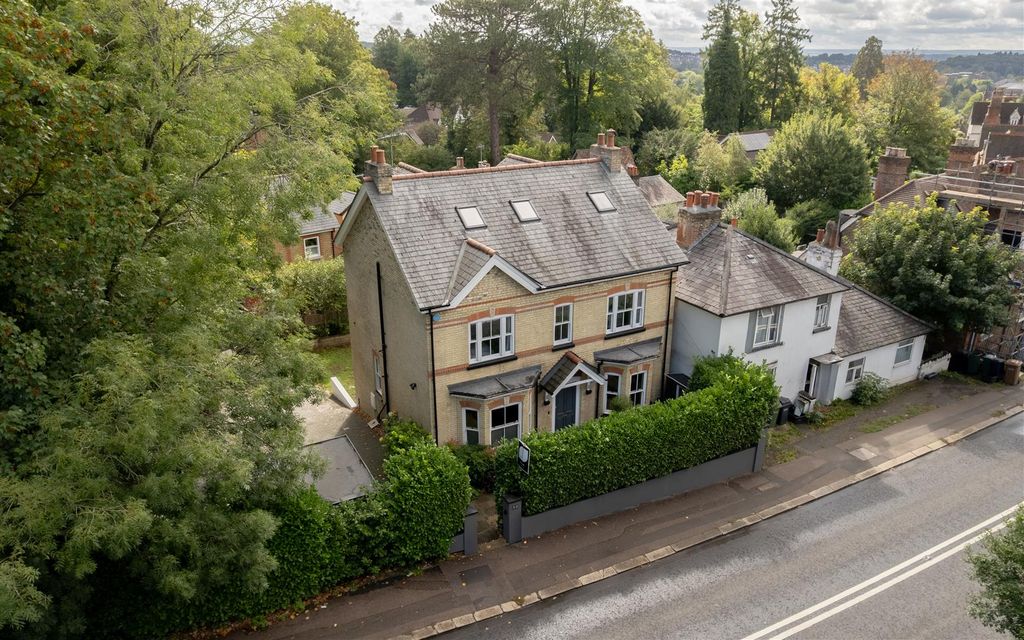 Property photo 1 of 23 Reigate Hill