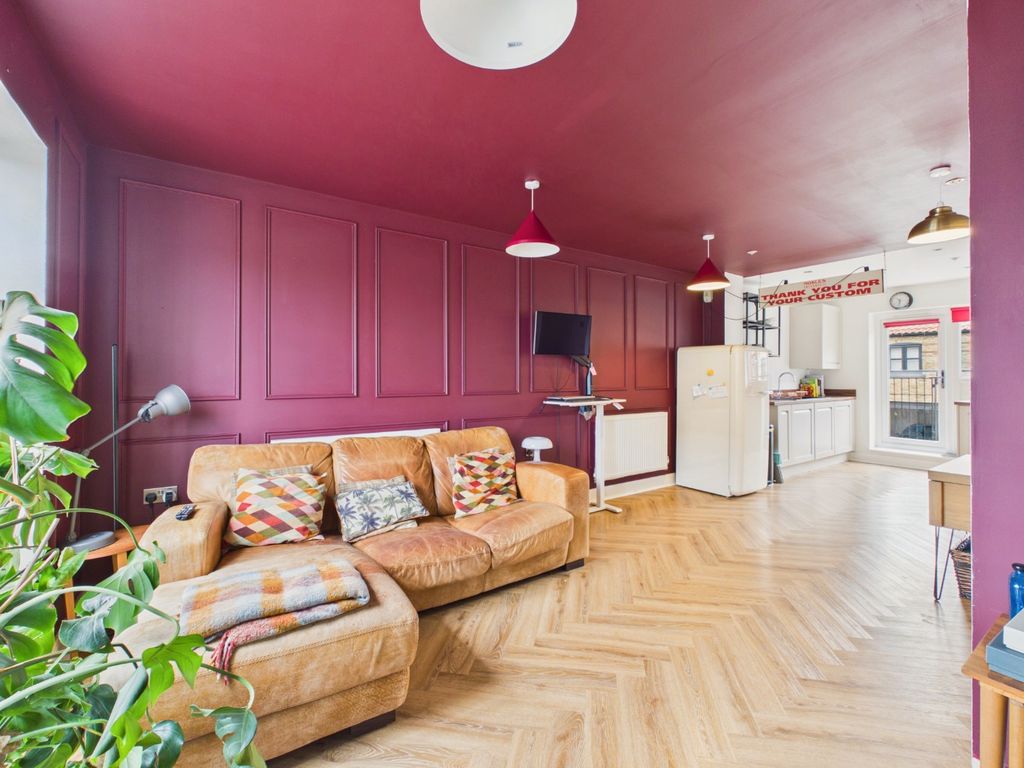 Property photo 2 of 19 5245143